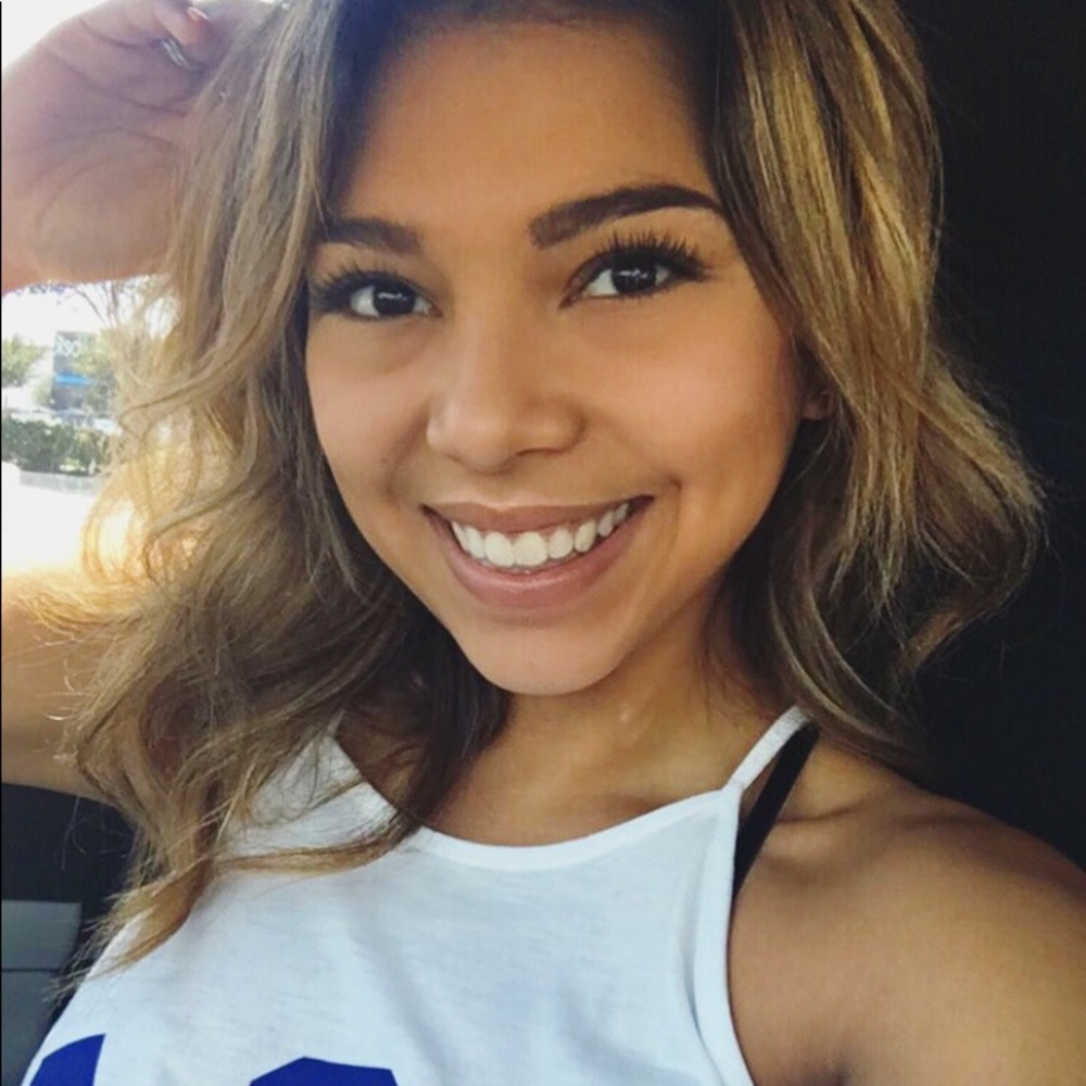 Meet your Posher, Danielle